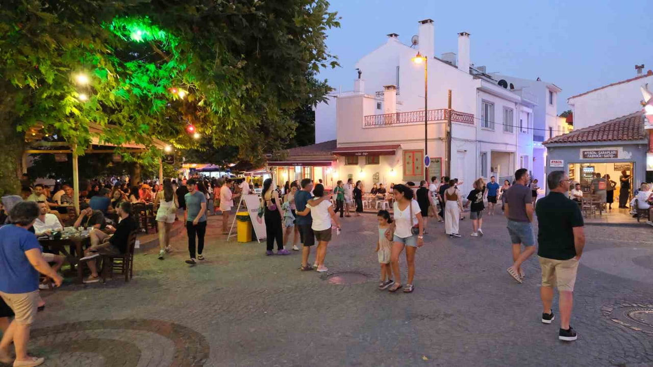 ÇANAKKALE’NİN KUZEY EGE DENİZİ’NDEKİ TURİZM MERKEZİ BOZCAADA İLÇESİ, ULUSLARARASI YAYINLARDA...