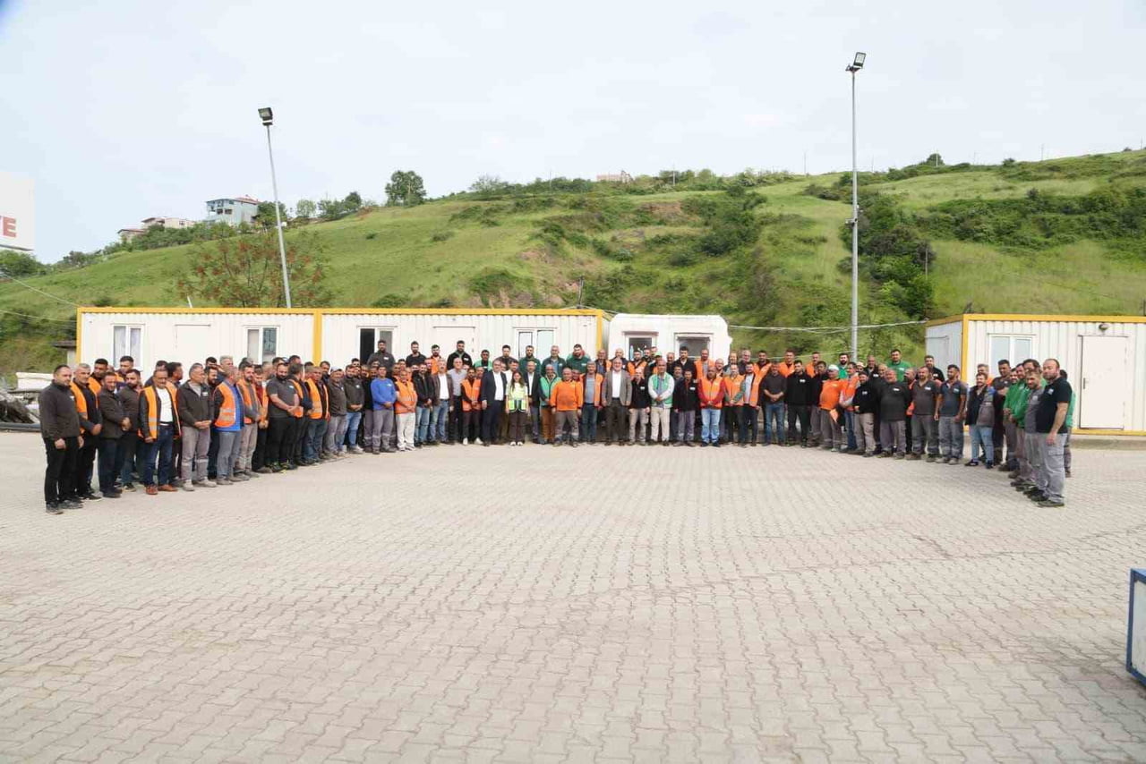 CANİK BELEDİYE BAŞKANI İBRAHİM SANDIKÇI, BELEDİYE PERSONELİNİN KURBAN BAYRAMI'NI TEBRİK...