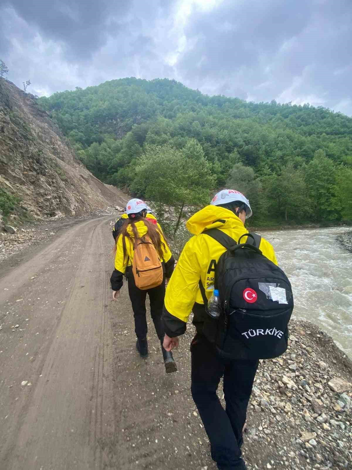 CANİK İLÇESİNDE YALNIZ YAŞAYAN 85 YAŞINDAKİ KADINDAN HABER ALINAMAMASI ÜZERİNE ARAMA ÇALIŞMASI...