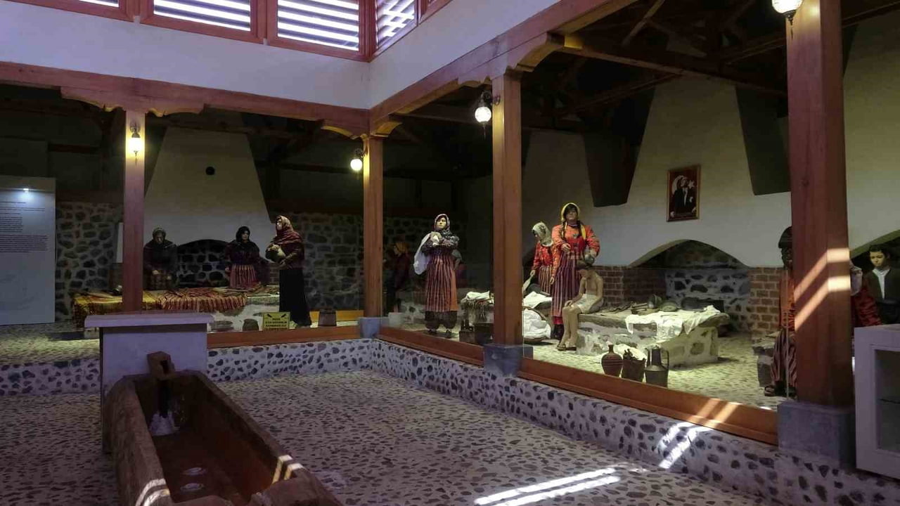 ÇANKIRI’DA 2. ABDÜLHAMİD HAN TARAFINDAN YAPTIRILAN TARİHİ ÇAMAŞIRHANEDE, DÖNEMİN MAHALLE KÜLTÜRÜ...