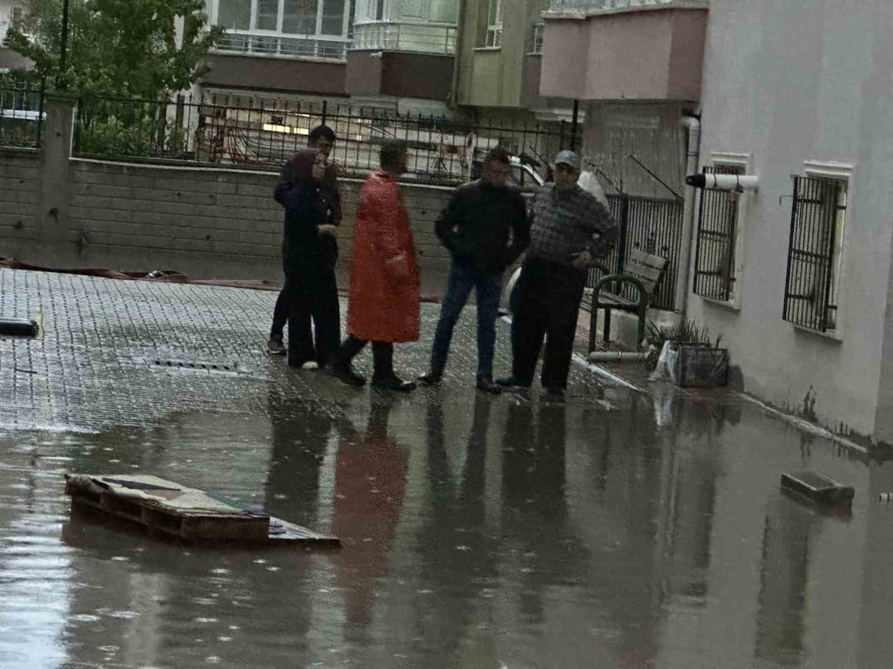 ÇANKIRI’DA ETKİLİ OLAN SAĞANAK SONRASI MEYDANA GELEN SU BASKINLARI VATANDAŞLARA ZOR ANLAR...