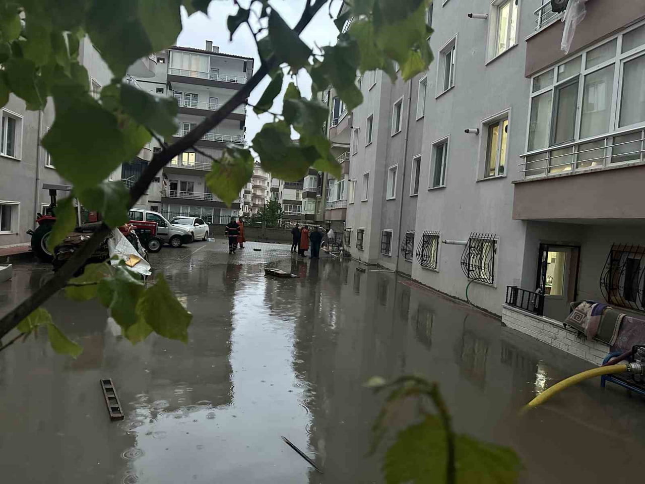 ÇANKIRI’DA ETKİLİ OLAN SAĞANAK SONRASI MEYDANA GELEN SU BASKINLARI VATANDAŞLARA ZOR ANLAR...