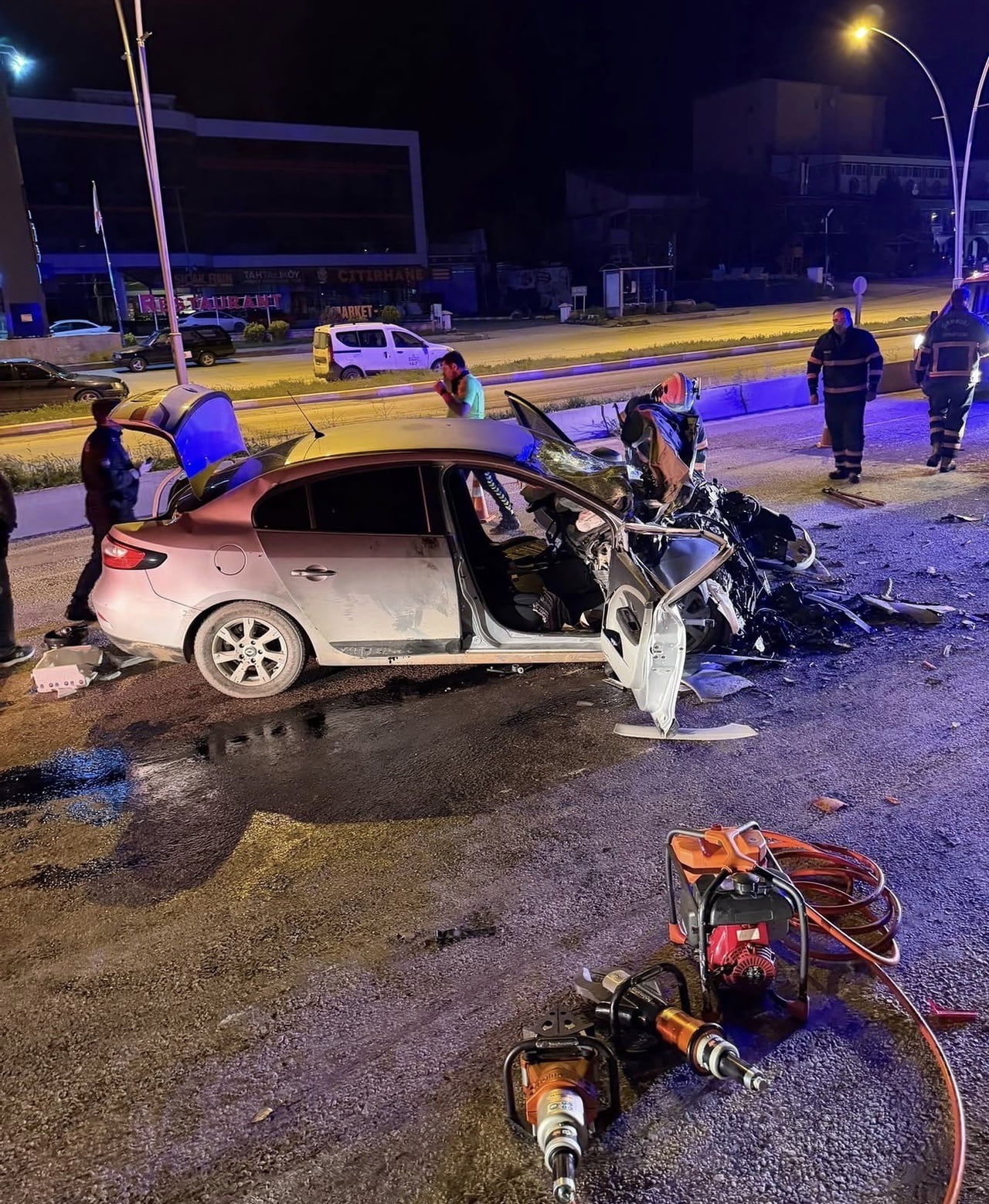 ÇANKIRI’DA OTOMOBİL İLE KAMYONUN ÇARPIŞMASI SONUCU MEYDANA GELEN KAZADA 1 KİŞİ HAYATINI KAYBETTİ...