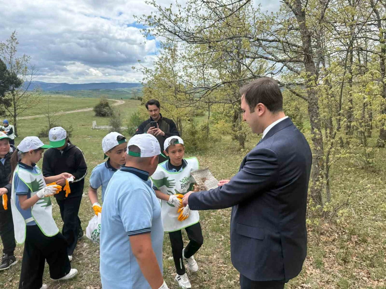 ÇAVDARHİSAR’DA ORMAN YANGINLARINA KARŞI ÇEVRE TEMİZLİĞİ