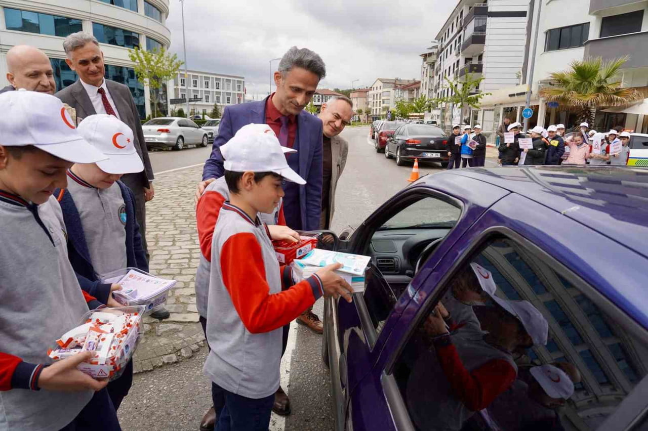 ÇAYCUMA’DA ÖĞRENCİLERE TRAFİK BİLİNCİ AŞILANDI