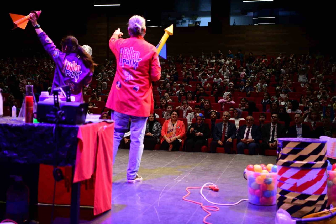 ÇAYIROVA'DA BU YIL 2'NCİSİ DÜZENLENEN BİLİM ŞENLİĞİ, 4 GÜN BOYUNCA DÜZENLENEN ETKİNLİKLER VE...