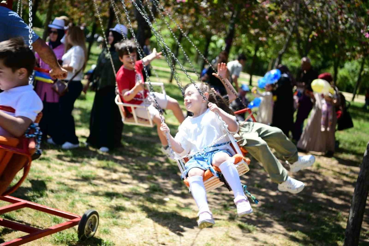 ÇAYIROVA'DA ÇOCUKLARI DİJİTAL DÜNYANIN OLUMSUZ ETKİLERİNDEN KORUMAK VE KÜLTÜREL DEĞERLERİ YAŞATMAK...