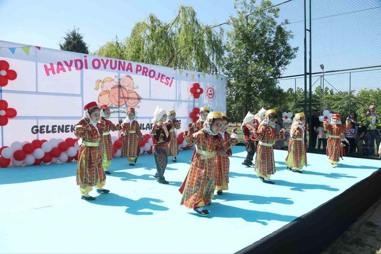 ÇAYIROVA'DA ÇOCUKLARI DİJİTAL DÜNYANIN OLUMSUZ ETKİLERİNDEN KORUMAK VE KÜLTÜREL DEĞERLERİ YAŞATMAK...