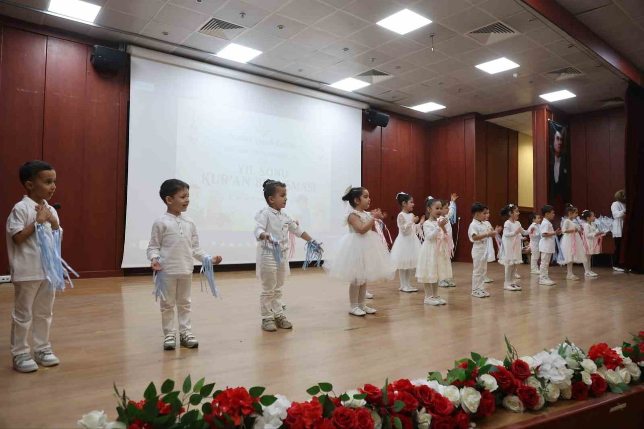 ÇAYIROVA'DA FAALİYET GÖSTEREN ÇOCUK KULÜPLERİNDE EĞİTİM GÖREN MİNİK ÖĞRENCİLER İÇİN KUR'AN-I...