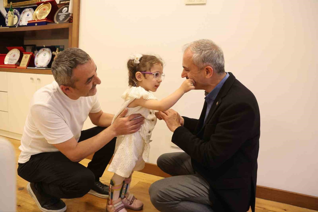 ÇAYIROVA BELEDİYE BAŞKANI BÜNYAMİN ÇİFTÇİ, BABASININ KENDİ İMKANLARIYLA PLASTİK SU BORULARINDAN...