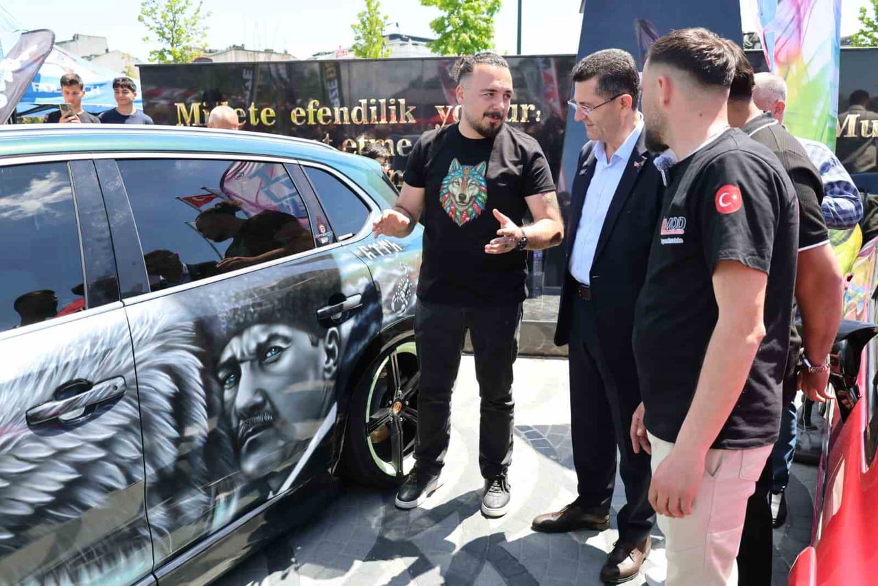 ÇEKMEKÖY BELEDİYESİ’NİN EV SAHİPLİĞİNDE DÜZENLENEN CAR FEST 2026, 330 MODİFİYELİ ARAÇLA GÖRSEL BİR...