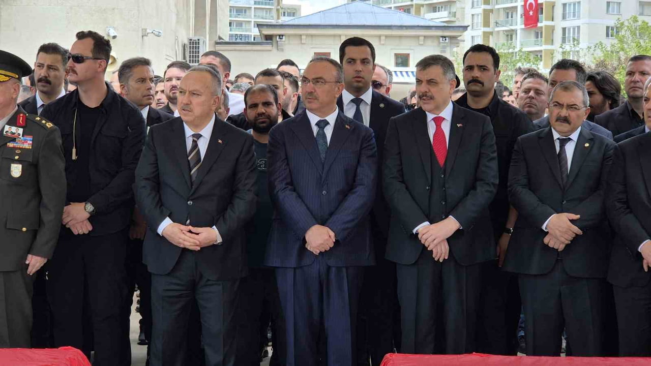 CENAZE TÖRENİNE İÇİŞLERİ BAKANI MUSTAFA ÇİFTÇİ, EMNİYET GENEL MÜDÜRÜ ALİ FİDAN, TEKİRDAĞ VALİSİ...