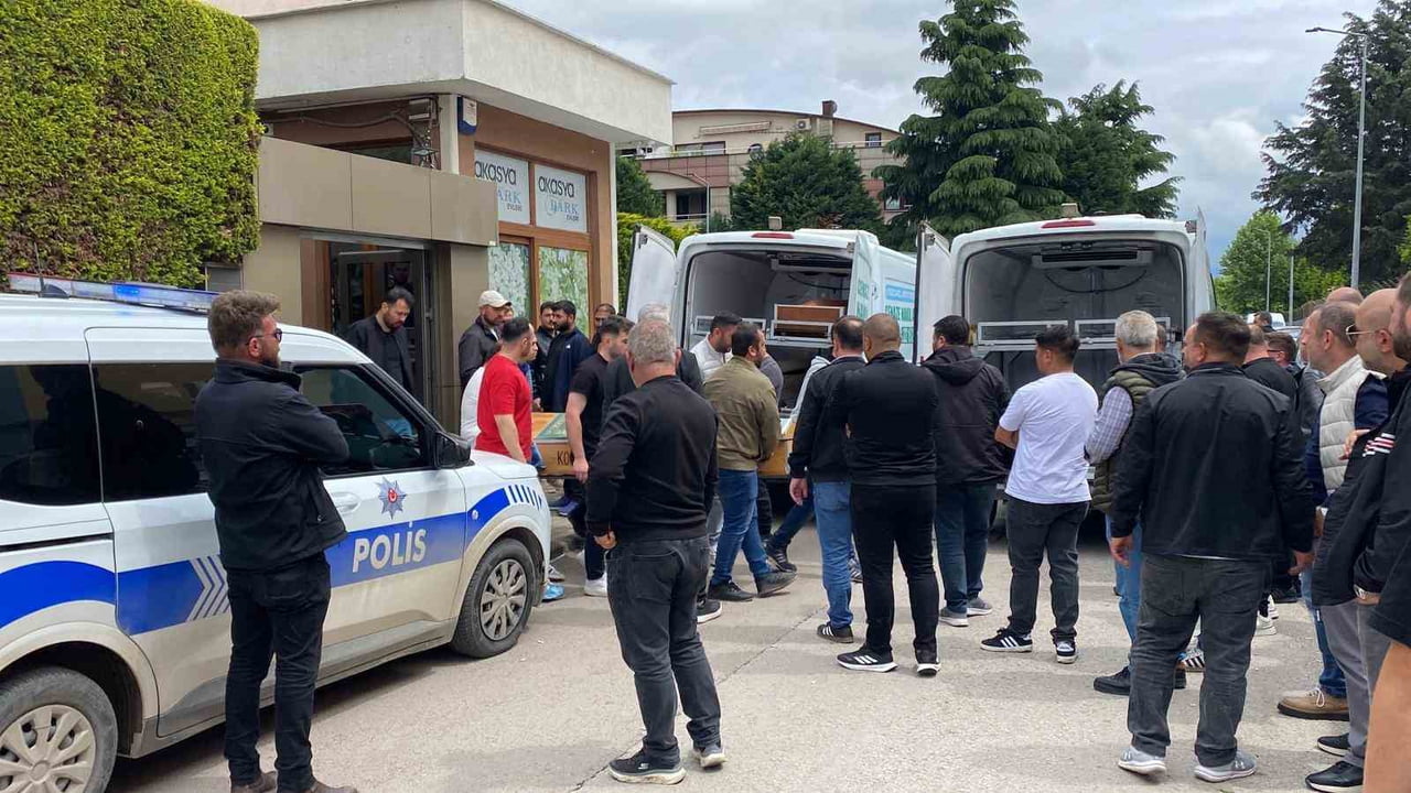 CENAZELER SAVCILIK VE POLİS EKİPLERİNİN İNCELEMELERİNİN ARDINDAN MORGA KALDIRILDI.