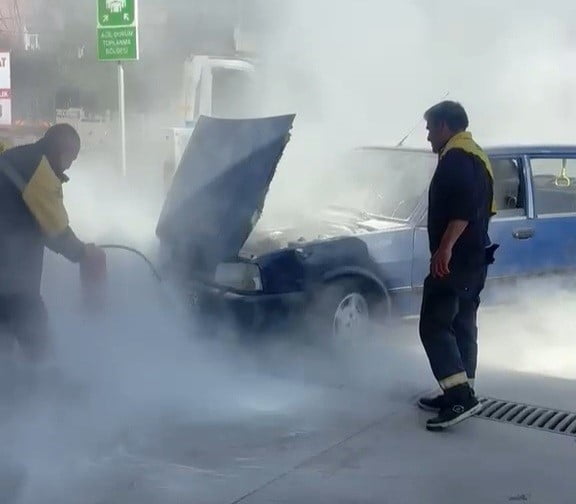 ÇERKEZKÖY İLÇESİNDE BİR AKARYAKIT İSTASYONUNDA LASTİKLERİNE HAVA BASILAN OTOMOBİLİN MOTORUNDA...