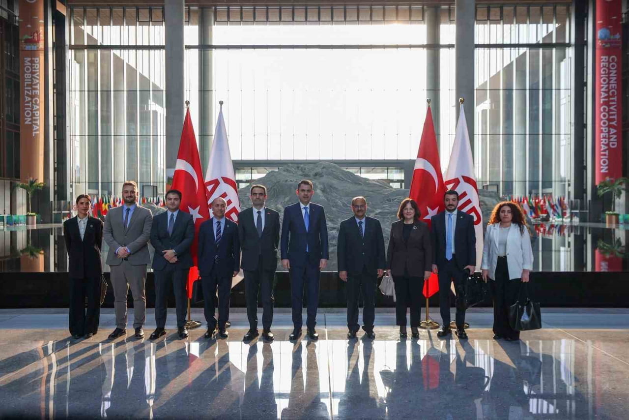 ÇEVRE, ŞEHİRCİLİK VE İKLİM DEĞİŞİKLİĞİ BAKANI MURAT KURUM, ÇİN’İN BAŞKENTİ PEKİN’DE YENİLENEBİLİR...