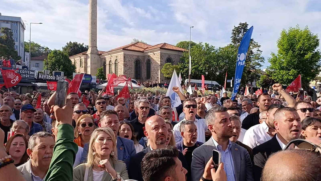 CHP'NİN 38. OLAĞAN KURULTAYI HAKKINDA VERİLEN "MUTLAK BUTLAN" KARARINA TEPKİ GÖSTERMEK AMACIYLA...