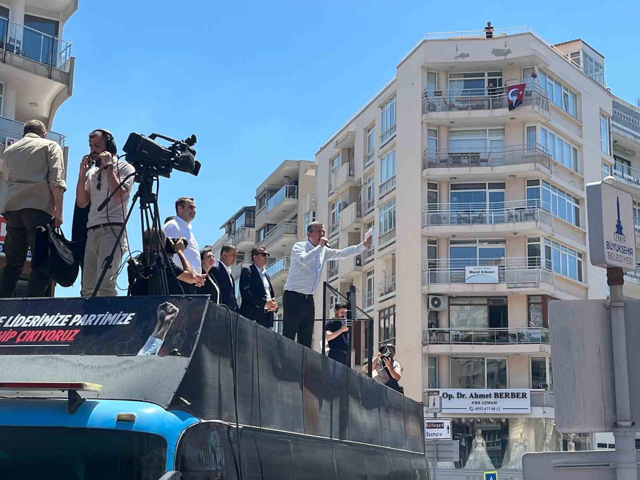 CHP’DEKİ 'MUTLAK BUTLAN' KRİZİNİN ARDINDAN İZMİR’DE PARTİLİLERLE BULUŞAN ÖZGÜR ÖZEL, KEMAL...