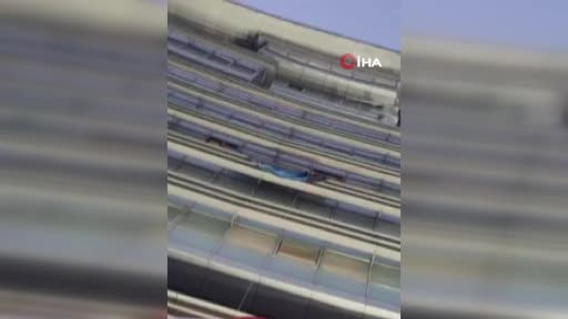 CHP Genel Merkez’ine Özel’in pankartı asıldı
