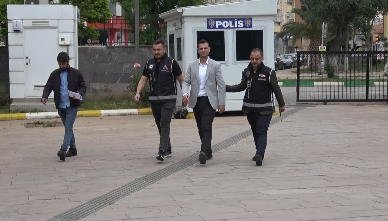 CHP KİLİS İL BAŞKANI MEHMET UMUT SAPAN, EMNİYETTEKİ İŞLEMLERİNİN ARDINDAN ADLİYEYE SEVK...