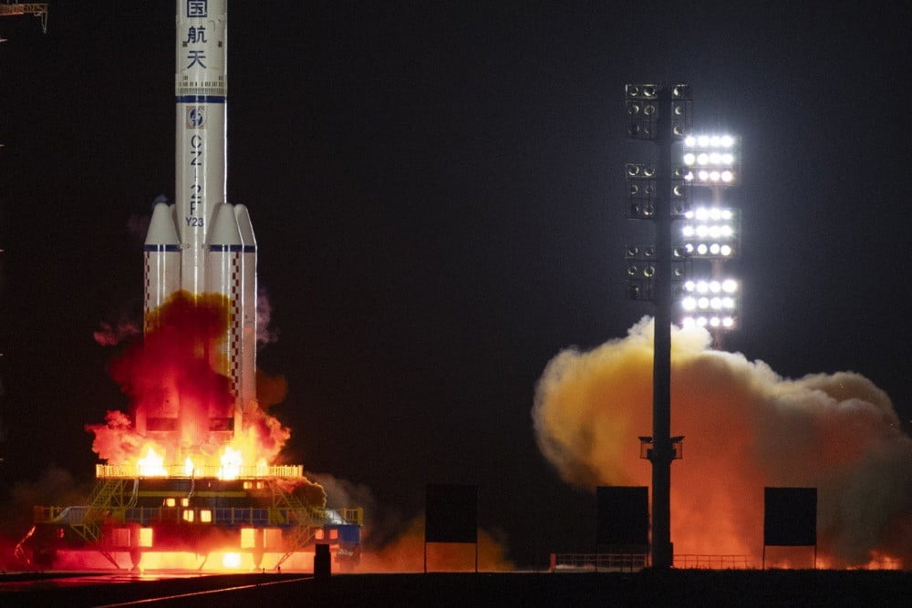 ÇİN, TİANGONG UZAY İSTASYONUNA 3 ASTRONOT GÖNDEREREK BU ASTRONOTLARDAN BİRİNİN UZAYDA 1 YIL GÖREV...