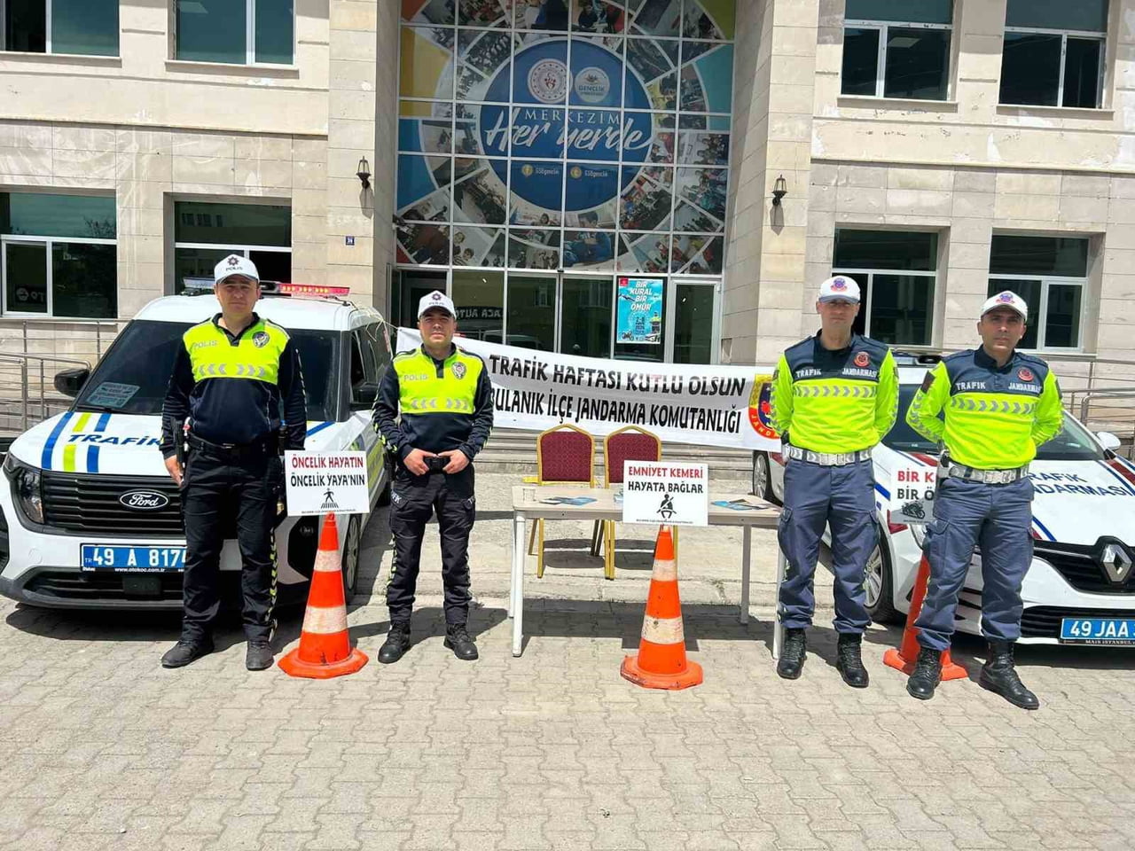 ÇOCUKLAR TRAFİK EĞİTİMİ VERİLDİ