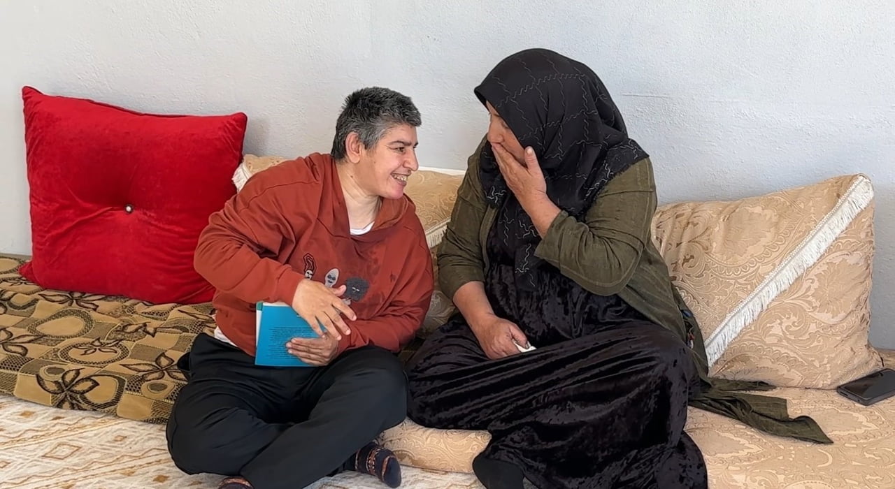 ÇOCUKLARININ YEMESİNDEN İÇMESİNE, GİYİMİNDEN KİŞİSEL BAKIMINA KADAR HER DETAYLA TİTİZLİKLE...