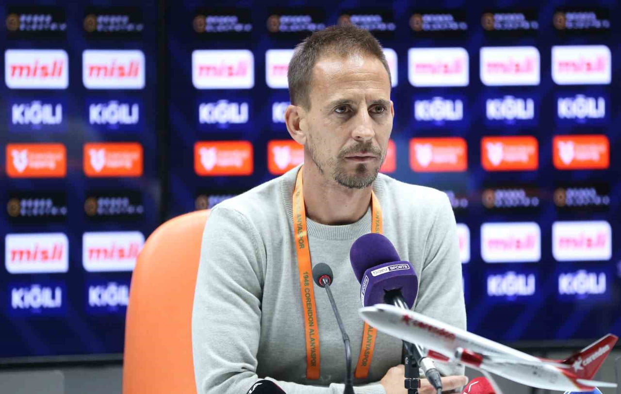 CORENDON ALANYASPOR TEKNİK DİREKTÖRÜ JOAO PEREİRA, MAÇIN ARDINDAN DÜZENLENEN BASIN TOPLANTISINDA...