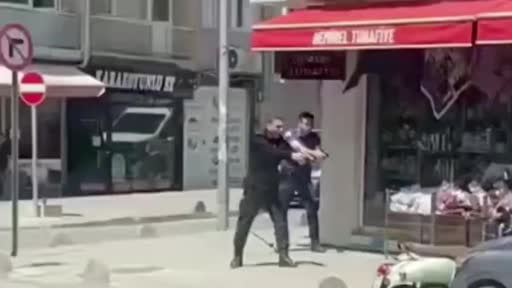 Çorlu'da 2 polisi şehit eden saldırganın yakalanma anı kamerada