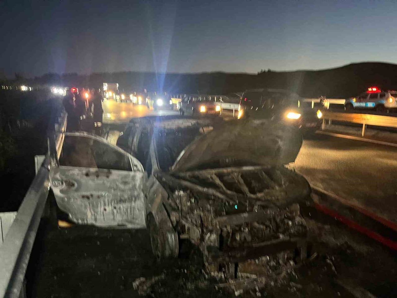 ÇORLU YOLUNDA KORKU DOLU ANLAR: OTOMOBİL ALEV TOPUNA DÖNDÜ