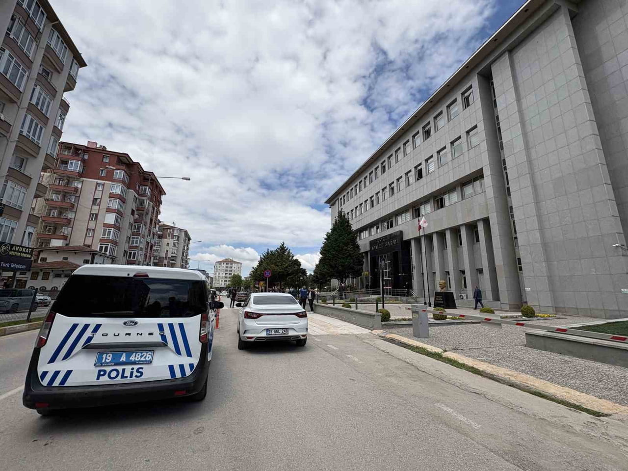 ÇORUM'DA BİR GÜZELLİK SALONUNDA ÖDEME SIRASINDA MÜŞTERİLERİN OYALANARAK CEP TELEFONLARINDAN MOBİL...
