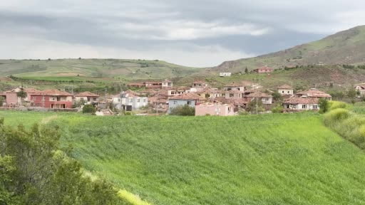 Çorum'da hortumun vurduğu köydeki vatandaş o anları anlattı: "Deprem oldu sandım"