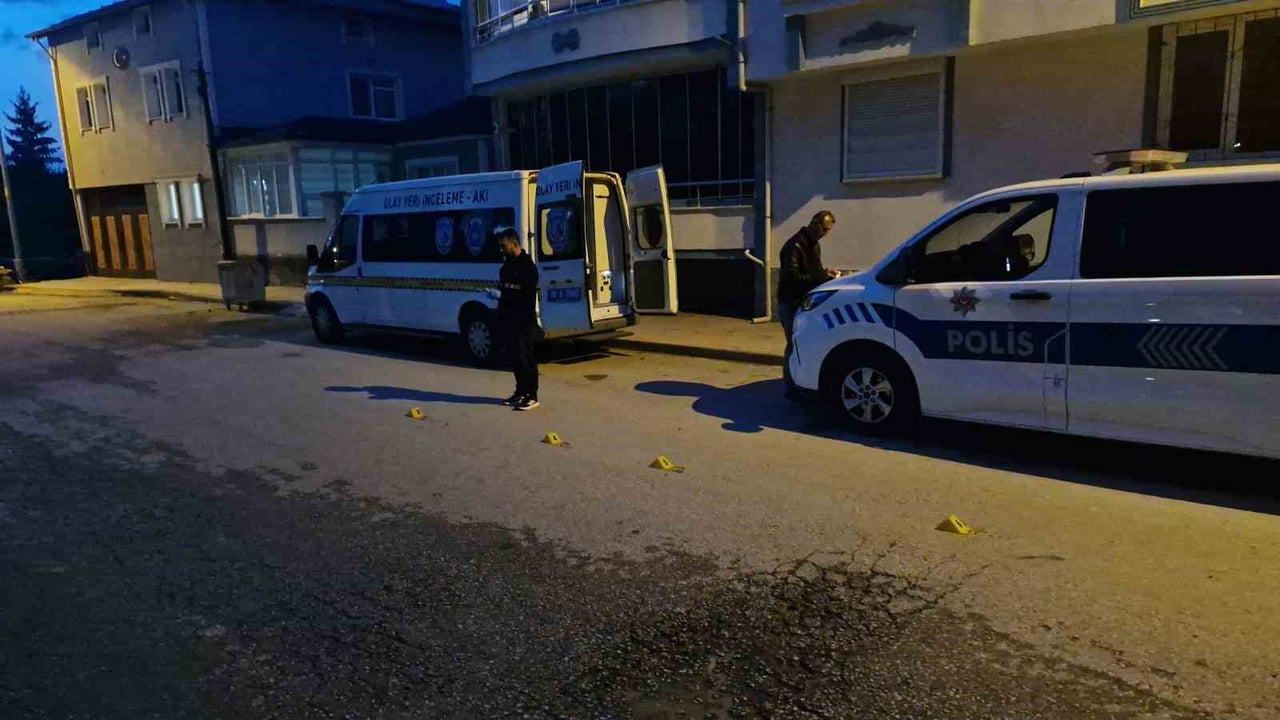 ÇORUM'UN ALACA İLÇESİNDE TARTIŞTIĞI GENÇ TARAFINDAN BIÇAKLANAN 23 YAŞINDAKİ ŞAHIS...