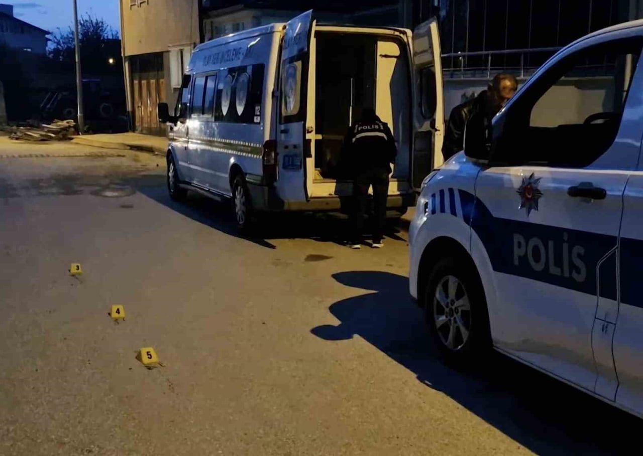 ÇORUM'UN ALACA İLÇESİNDE TARTIŞTIĞI GENÇ TARAFINDAN BIÇAKLANAN 23 YAŞINDAKİ ŞAHIS...