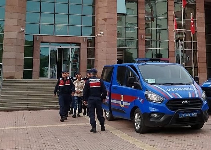 ÇORUM'UN OSMANCIK İLÇESİNDE DÜZENLENEN UYUŞTURUCU OPERASYONUNDA GÖZALTINA ALINAN ŞÜPHELİ...