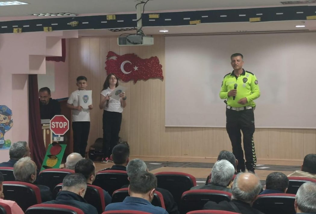 ÇORUM'UN SUNGURLU İLÇESİNDE TRAFİK HAFTASI ÇERÇEVESİNDE TRAFİK DENETLEME BÜRO AMİRLİĞİ EKİPLERİ...