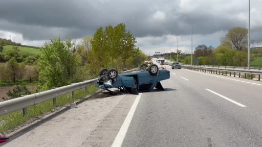 Çorum’da bariyerlere çarpan Tofaş devrildi: 1 yaralı