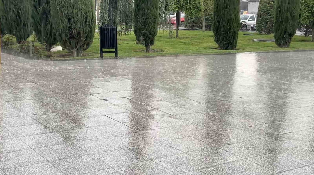 ÇORUM’DA ÖĞLEDEN SONRA YAĞIŞ ETKİLİ OLDU
