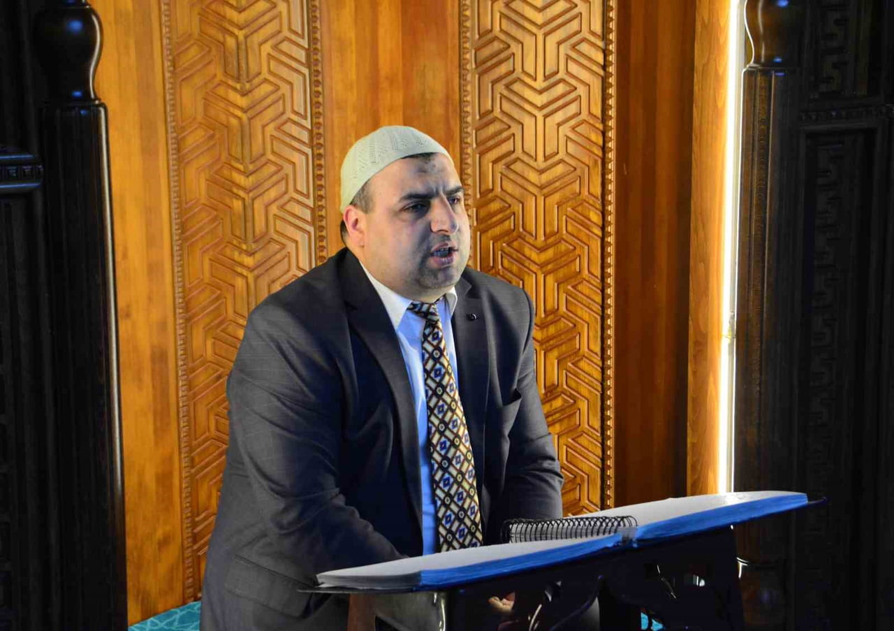 ÇORUM’DA YAŞAYAN VE 12 YILDIR GÖREVİNİ YERİNE GETİREN 38 YAŞINDAKİ GÖRME ENGELLİ MÜEZZİN HAKAN...
