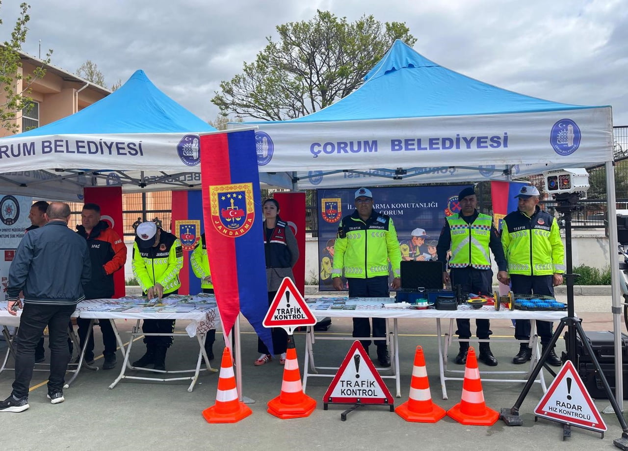 ÇORUM (İHA) - ÇORUM’DA BİR ORTAOKULDA TRAFİK HAFTASI KAPSAMINDA  TRAFİK KAZALARININ ÖNLENEBİLİR...