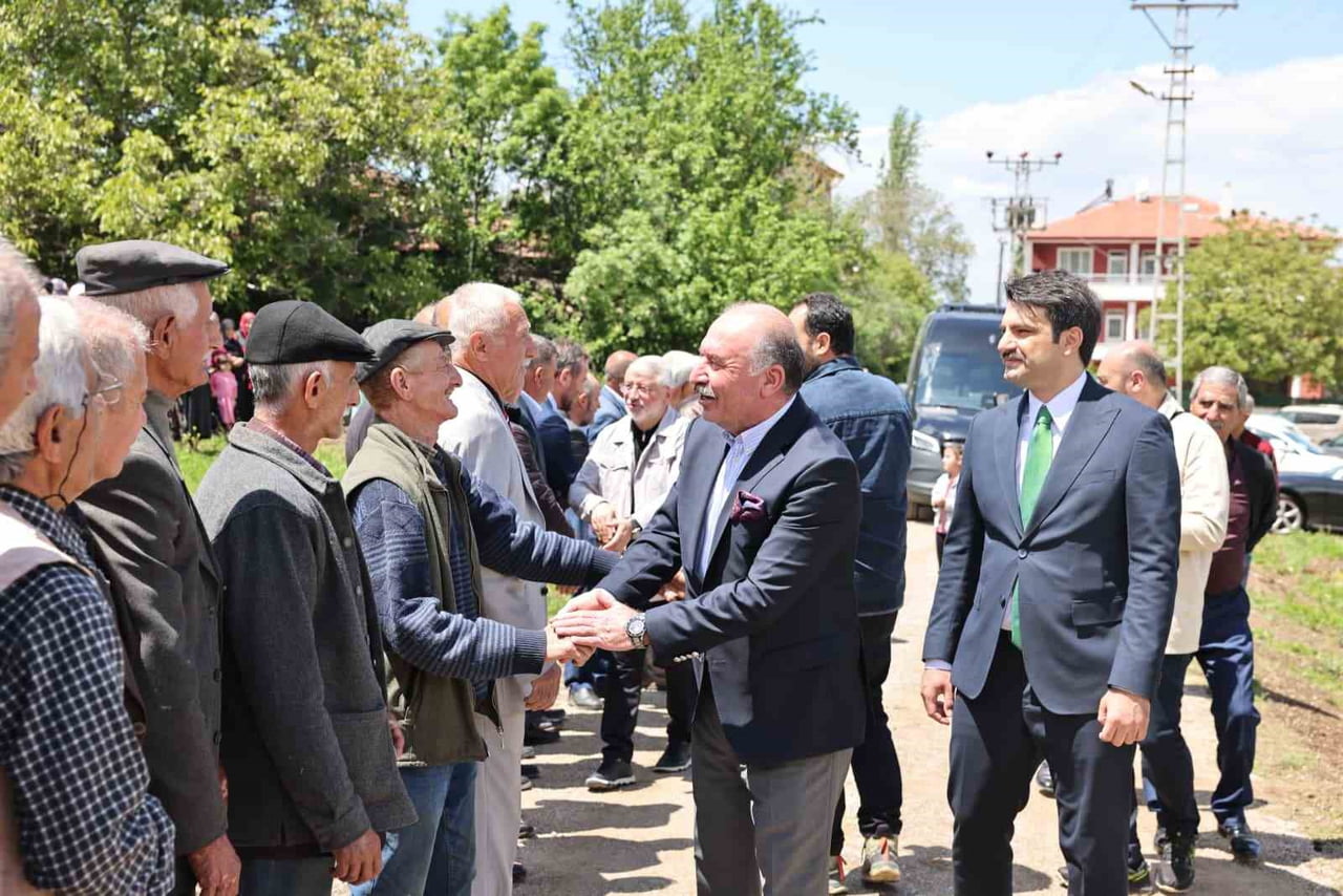 ÇORUM VALİSİ ALİ ÇALGAN İLE BELEDİYE BAŞKANI HALİL İBRAHİM AŞGIN, ÇAMLIPINAR KÖYÜ’NDE...