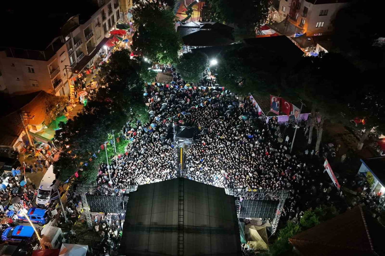 CUMA GÜNÜ BAŞLAYAN 16. ULUSLARARASI EMİRALEM ÇİLEK FESTİVALİ, İKİNCİ GÜNÜNDE DE İZMİR VE ÇEVRE...