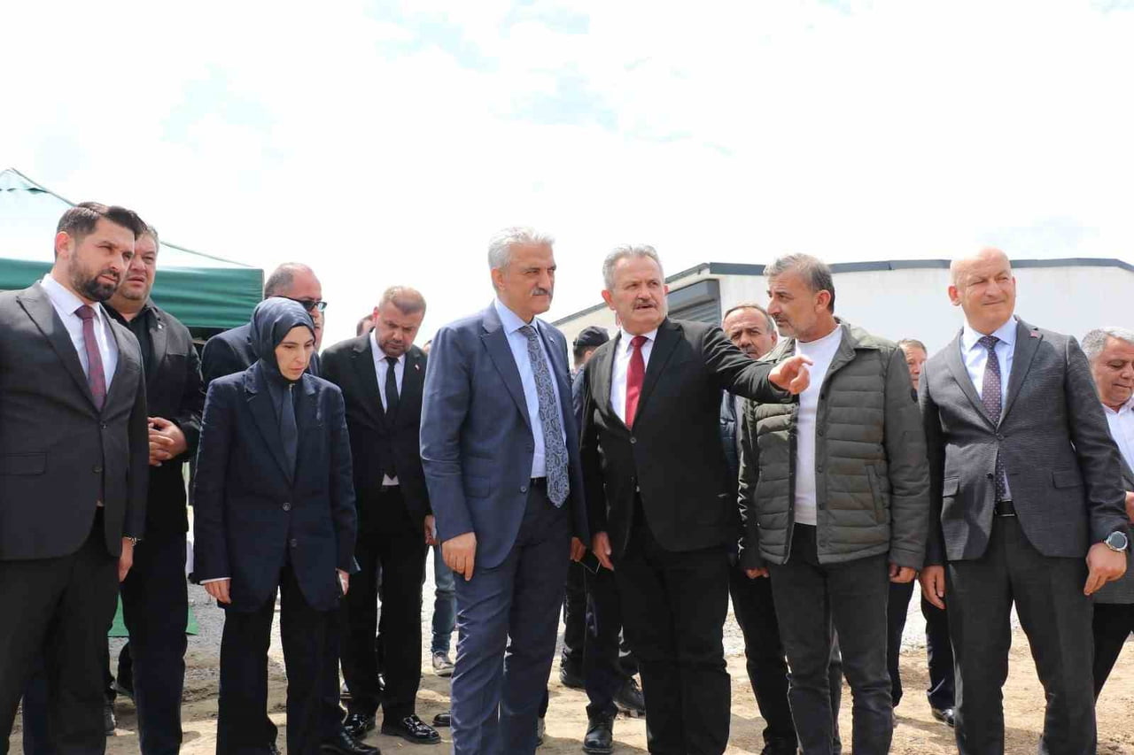 CUMAYERİ BELEDİYESİ’NİN ÖNCÜLÜĞÜNDE HAYATA GEÇİRİLEN, İLÇENİN EKONOMİK VE TİCARİ HAYATINA ÇAĞ...