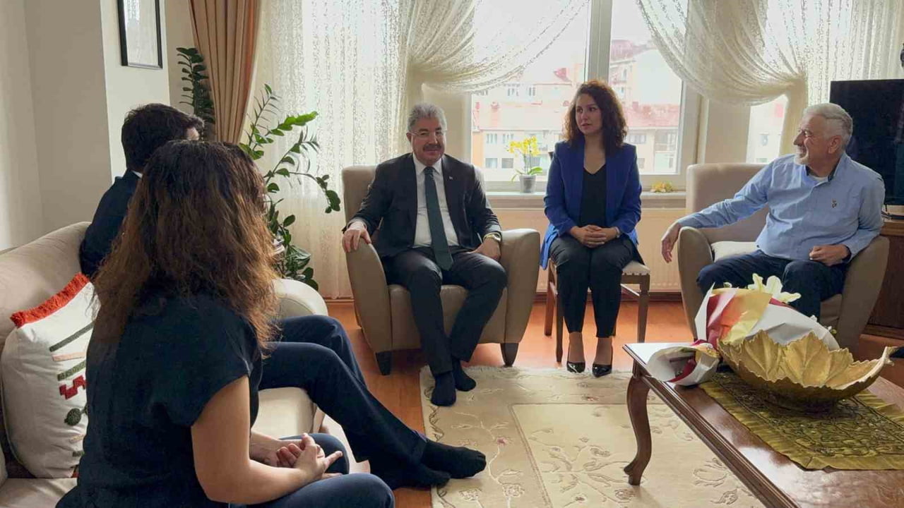 CUMHURBAŞKANI ERDOĞAN’IN ELİNDEN ÖDÜL ALAN ELEKTRİK-ELEKTRONİK MÜHENDİSİ GİZEM UYANIK İLE...
