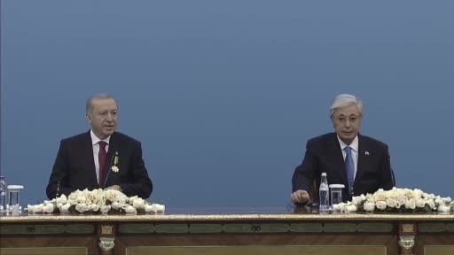 Cumhurbaşkanı Recep Tayyip Erdoğan’a, temaslarda bulunmak üzere geldiği Astana’da ilk kez Hoca...