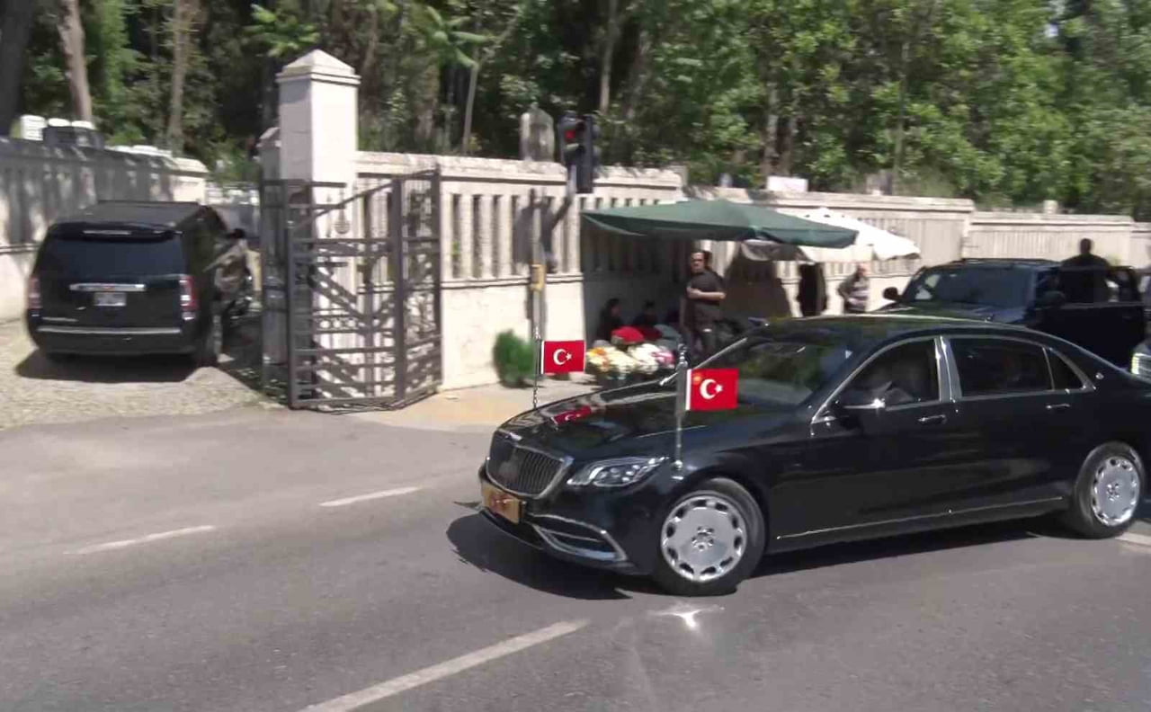CUMHURBAŞKANI RECEP TAYYİP ERDOĞAN, KURBAN BAYRAMI AREFESİNDE KARACAAHMET MEZARLIĞI’NA GİDEREK...