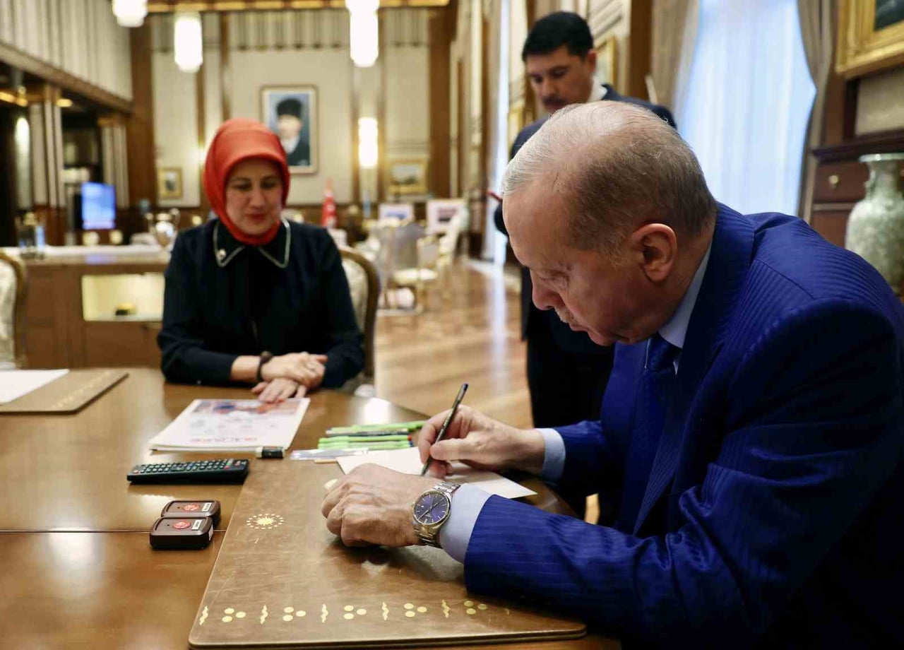 CUMHURBAŞKANI RECEP TAYYİP ERDOĞAN, KURBAN BAYRAMI DOLAYISIYLA KURBAN VEKALETİNİ TÜRK KIZILAY'A...