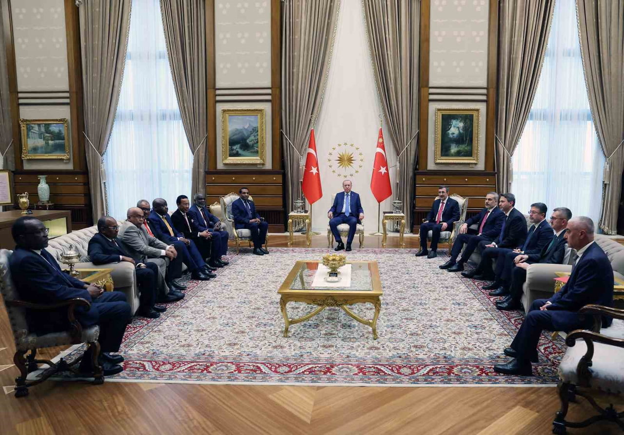 CUMHURBAŞKANI RECEP TAYYİP ERDOĞAN, SUDAN BAŞBAKANI KAMİL İDRİS’İ KABUL ETTİ.
