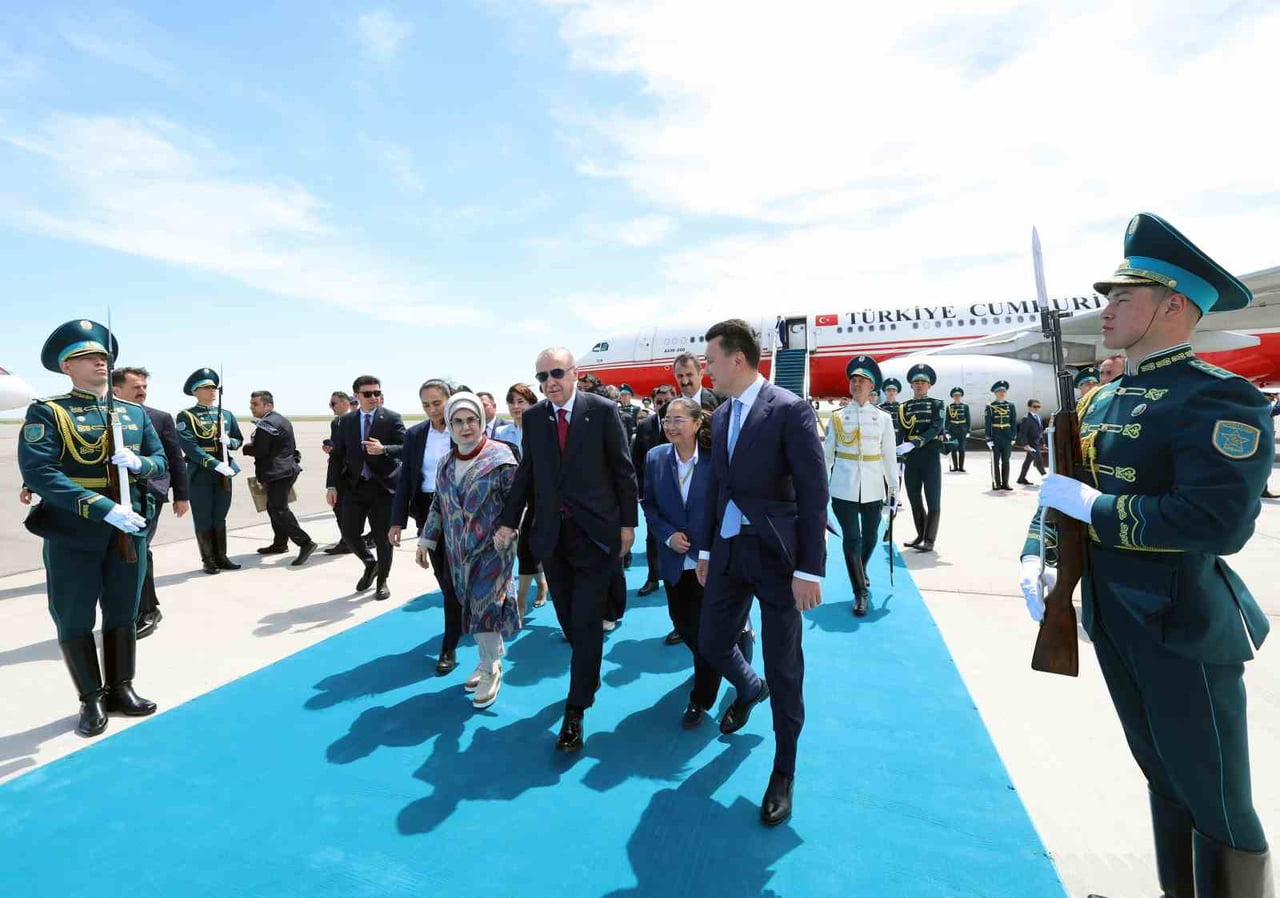 CUMHURBAŞKANI RECEP TAYYİP ERDOĞAN, TÜRK DEVLETLERİ GAYRİ RESMİ ZİRVESİ İÇİN GELDİĞİ KAZAKİSTAN’IN...