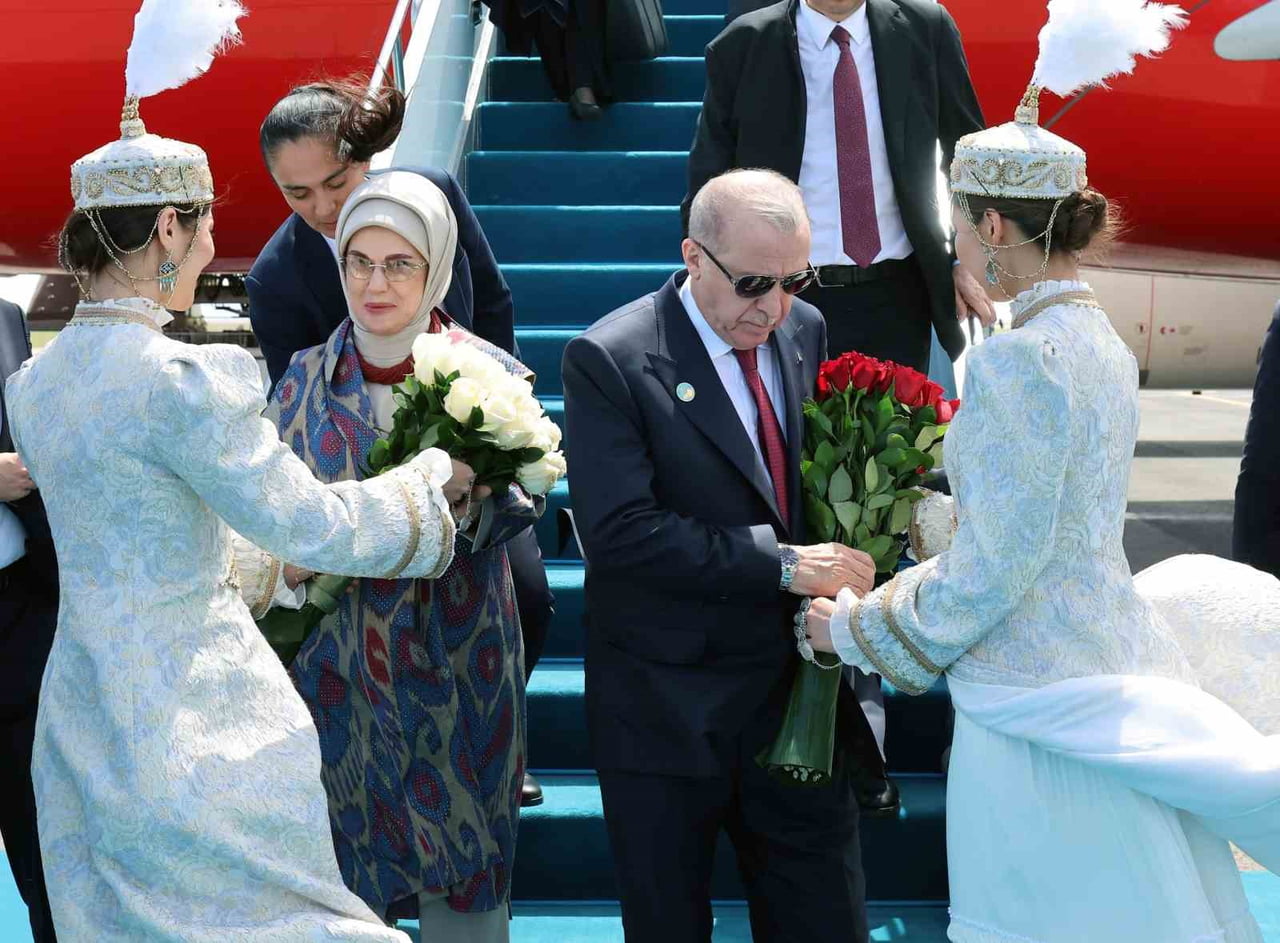 CUMHURBAŞKANI RECEP TAYYİP ERDOĞAN, TÜRK DEVLETLERİ GAYRİ RESMİ ZİRVESİ İÇİN GELDİĞİ KAZAKİSTAN’IN...