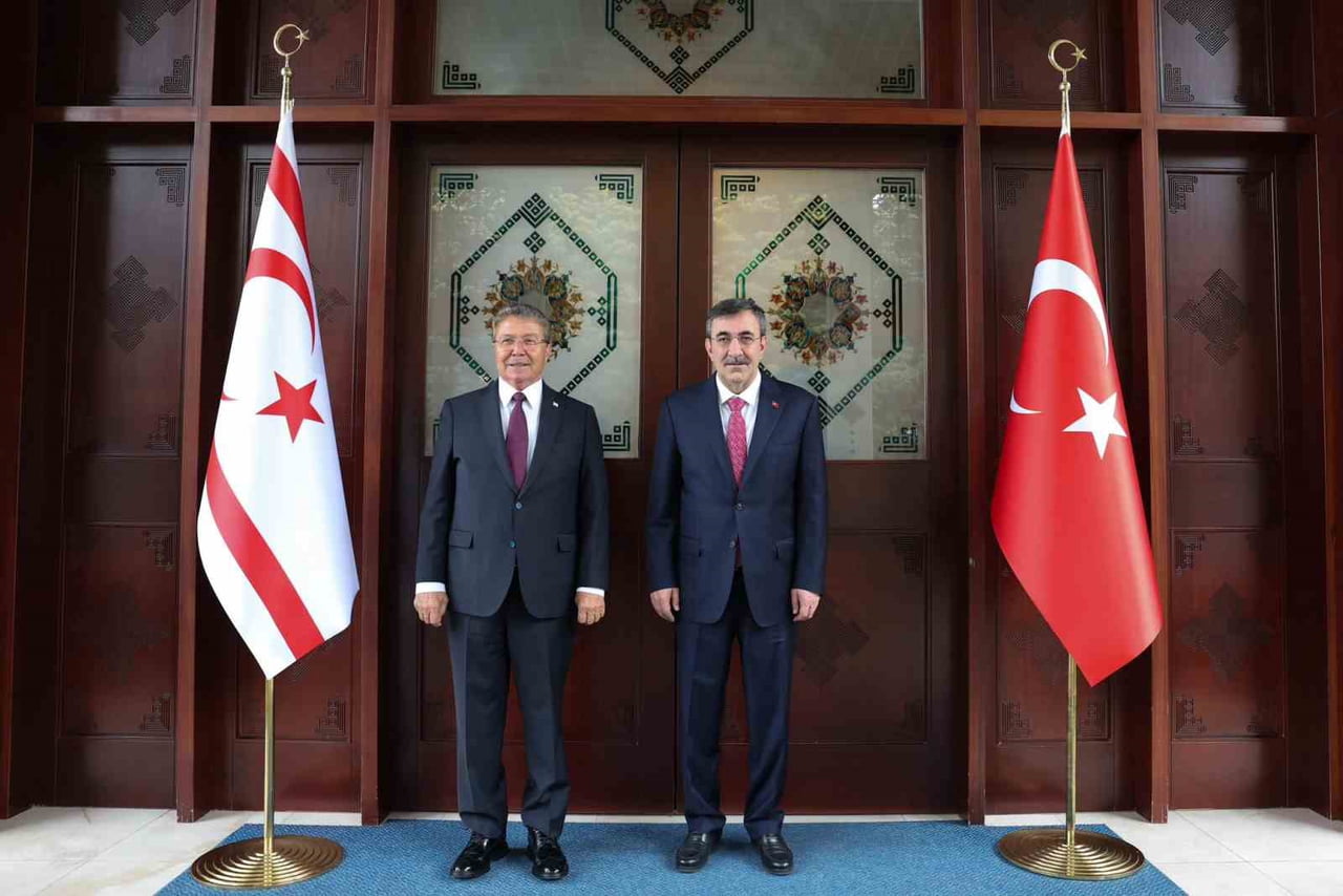 CUMHURBAŞKANI YARDIMCISI CEVDET YILMAZ, CUMHURBAŞKANI YARDIMCILIĞI KONUTU’NDA KKTC BAŞBAKANI ÜNAL...